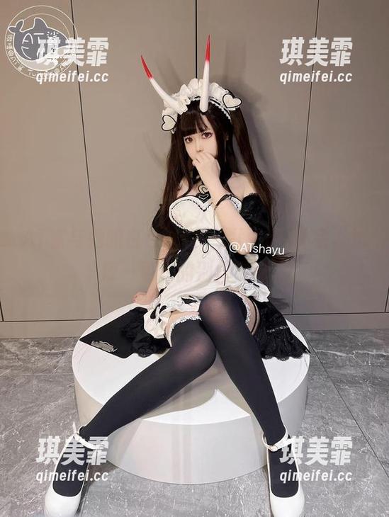 AT鲨与她的白色泳衣，原图让我体会‘清凉一夏’的别样滋味。