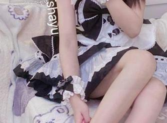 壁纸风格的眼镜，AT鲨可是独一无二的，很容易让你无法移开视线。