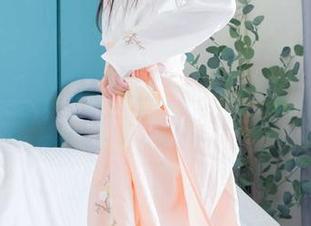 BoBoSocks袜啵啵 – 甜甜圈的豹纹作品，不是她家的小猫，但能把它们都吓到！