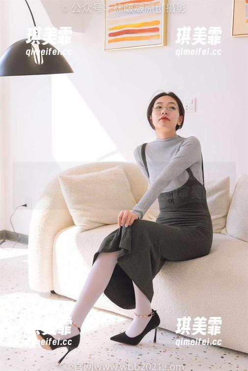 BoBoSocks袜啵啵-稚予 BoBoSocks袜啵啵 - 不可思议的组合:稚予的黑色船袜,更新你的审美。