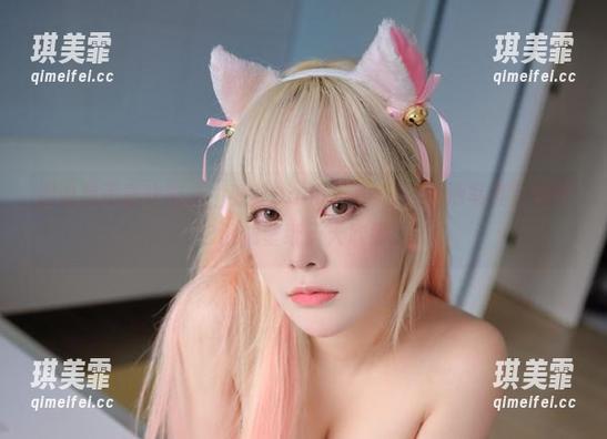 别说我不喜欢游泳，看着Dami(퀸다미)的泳池写真就想把它设成壁纸天天欣赏。