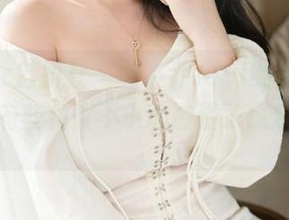 MiStar魅妍社 – 看小乔Joyi的户外写真，发现有些角度不小心触碰了想象的边界。