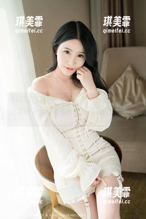 MiStar魅妍社 - 看小乔Joyi的户外写真，发现有些角度不小心触碰了想象的边界。
