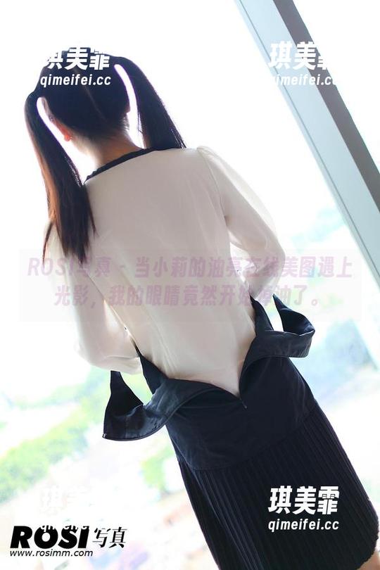 ROSI写真-小莉 ROSI写真 - 当小莉的油亮在线美图遇上光影,我的眼睛竟然开始掉油了。