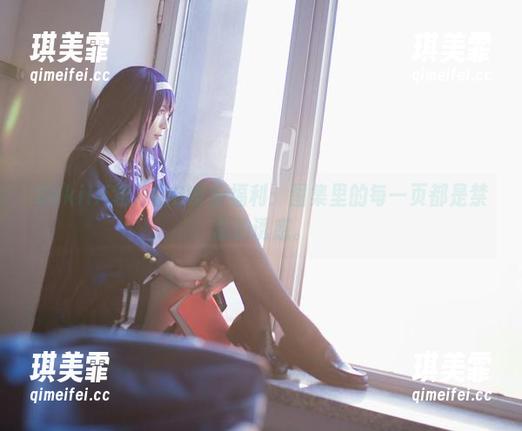 Sakiiii翎柒的6W粉福利：图集里的每一页都是禁忌的诱惑。