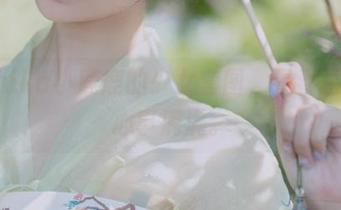 看Shika小鹿鹿的少女套图，青春正好，心事满满。