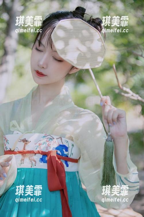 Shika小鹿鹿 看Shika小鹿鹿的少女套图,青春正好,心事满满。