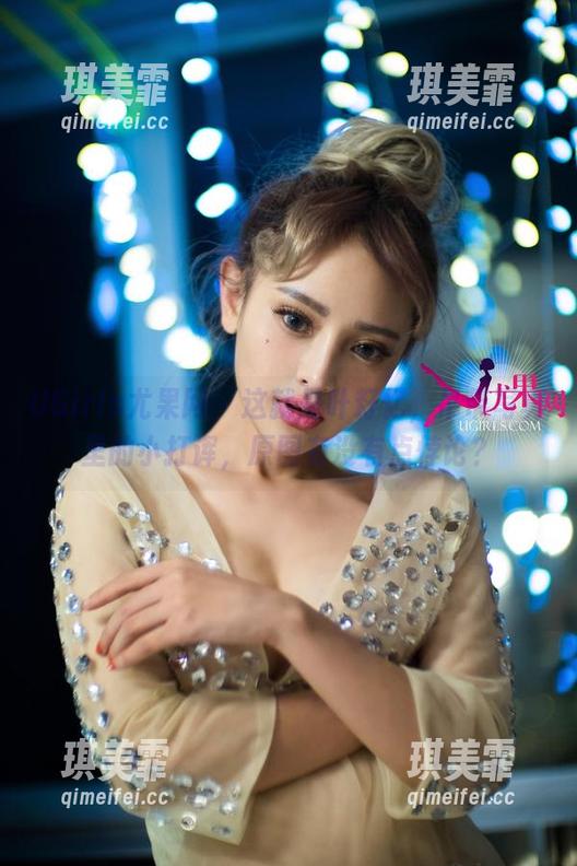 UGirls尤果网-叶籽亿 UGirls尤果网 - 这就是叶籽亿,吊带写真里的小打诨,原图有没有点悖论?
