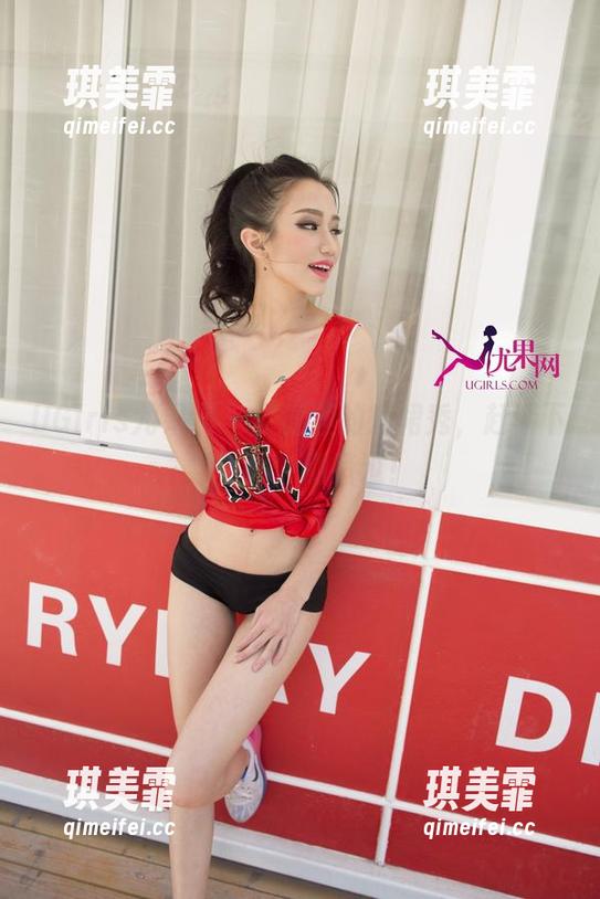 UGirls尤果网-孟狐狸 UGirls尤果网 - 孟狐狸的短裙秀,赶紧下载全集,别错过!