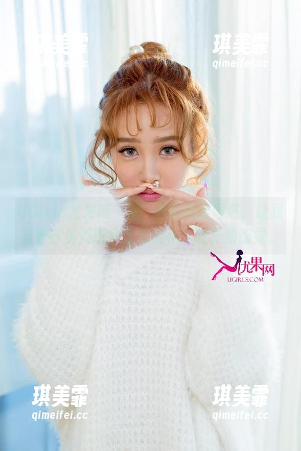 UGirls尤果网 - 温鈊怡的制服图包，让我有种在暑假班会上重温年少轻狂的感觉。