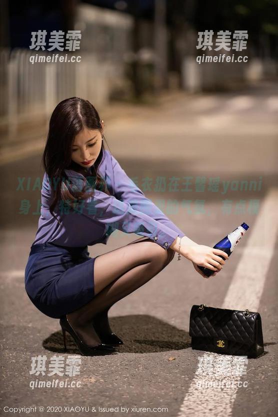 XIAOYU语画界-王馨瑶yanni XIAOYU语画界 - 毛衣扔在王馨瑶yanni身上,特好看,这美图里的气氛,有点模糊又吸引。