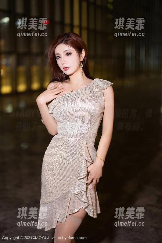 XIAOYU语画界-苏曼兮 XIAOYU语画界 - 苏曼兮的礼服图库,像是翻了一本色彩斑斓的杂志,真有趣。