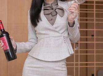Xiuren秀人网 – 奶牛变身最佳主角，即刻翻开FoxYini孟狐狸的写真图册！