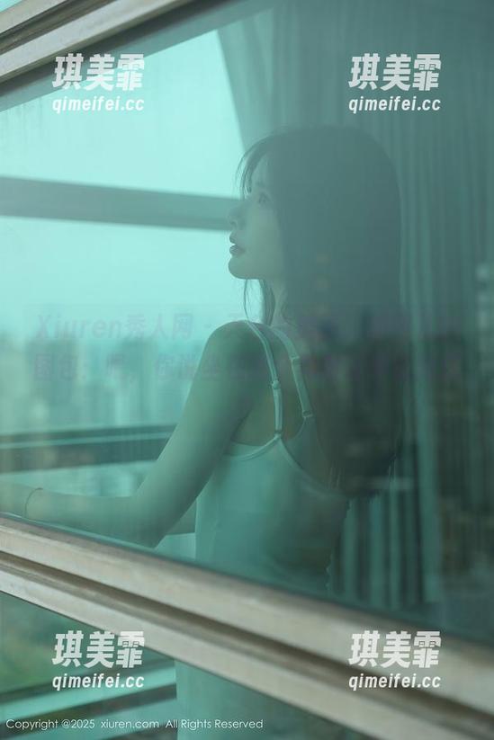 Xiuren秀人网-刘钰儿 Xiuren秀人网 - 天台的美丽,刘钰儿的图包:喂,你说坐在哪个角度才不会脸红?