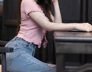 Xiuren秀人网 – 似乎被徐莉芝Booty的少女图包迷住了，一帧一帧都在想象……是我想太多了吗？
