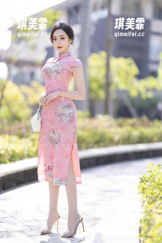 Xiuren秀人网-心妍小公主 Xiuren秀人网 - 点击不犹豫,心妍小公主的网袜写真图包,字面意思的“网”而已