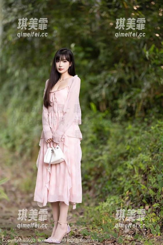 Xiuren秀人网 - 跟李可儿学居家：居然拍出这样的写真，让我在沙发上看都想下载！