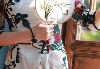 Xiuren秀人网 – 谁说女神只能是个梦？王曼柔的原图立马给你清醒一击。
