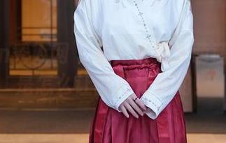 Xiuren秀人网 – 看！米妮大萌萌的灰丝是怎么让图片炸裂的！