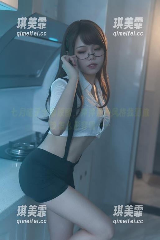 七月喵子 七月喵子全套原图,萍萍那种风格我到底该怎么形容呢……