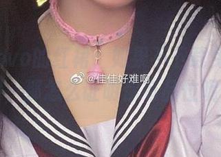 佳佳酱ovo的红裙，如果不下载免费的套图，那怎么证明你有品位呢？