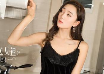 克拉女神 – YOYO的好友们也喜欢丝袜：忘记这些精选写真资源