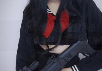 哇，古川kagura的制服套图更新！可是这风格……有点奇怪，谁懂她在想啥？