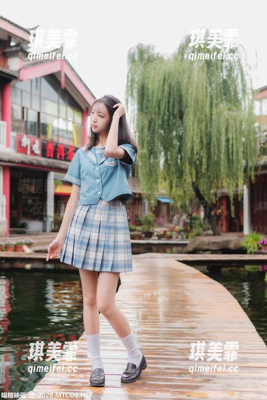 喵糖映画又来了，看这一组蕾丝荷叶边泳衣的图片，咳，不说了，太吸引人。