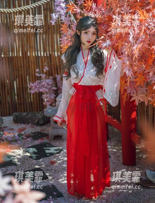 夏小秋秋秋 冲浪!夏小秋秋秋的私拍汤池巫女,水中有点小艳啊!