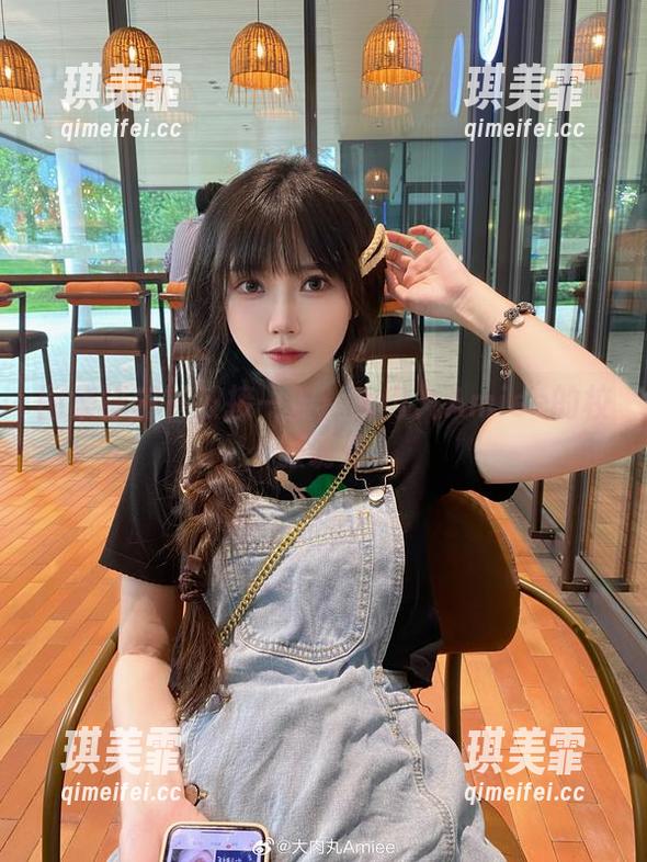 大肉丸Amiee 图集福利一波接一波:大肉丸Amiee的校服诱惑