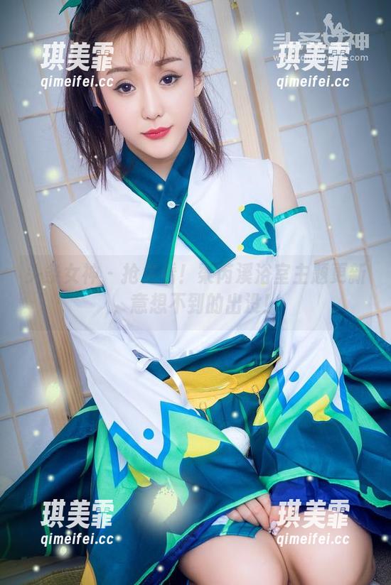 头条女神 - 抢先看！梁芮溪浴室主题更新，意想不到的出没！