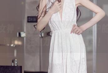 头条女神 – 遇见琳琳，福利写真中的瑜伽课堂，注意力不自觉被吸引！