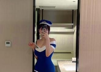 微密圈 – 奶宝妹纸的写真与护士套图：谁说扎针不能扎出快乐？