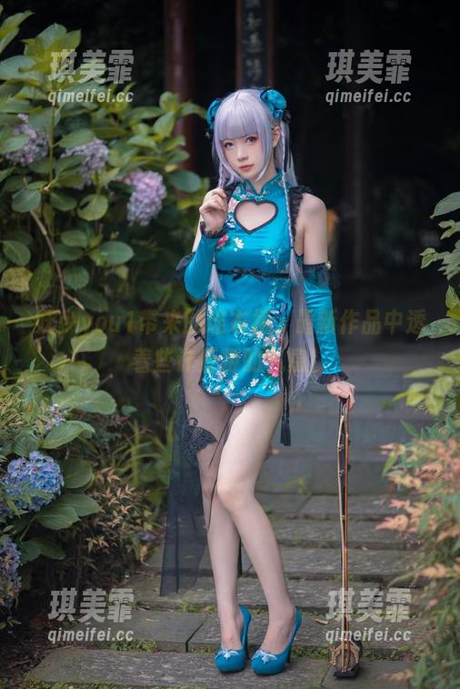 妖少you1 妖少you1带来的连衣裙:最新作品中透着些许反叛的气息!