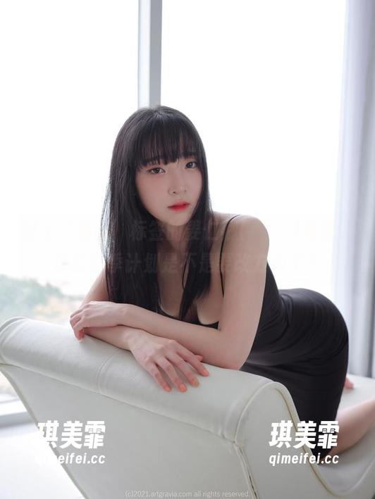 贴上‘最新’标签的姜仁卿(강인경)美足，你的夏季计划是不是要改方向了？
