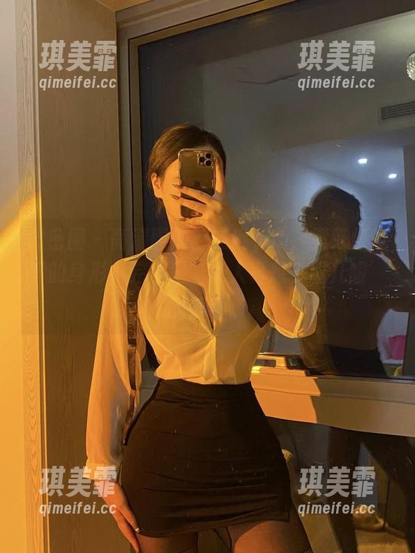 安妮yoo 微密圈 - 高清图册:安妮yoo,霓虹灯光下的身形,完全是‘让人真想多看几眼’的那种。