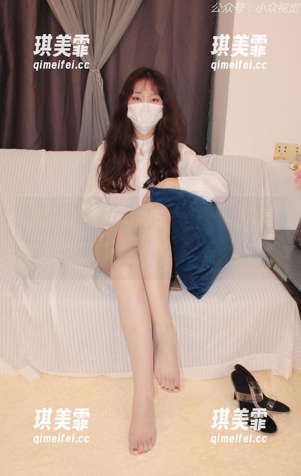 小众视觉-悦悦 小众视觉 - 最新套图!悦悦拿着奶牛的‘取经’新武器,看完我也想去‘村里’转转了!