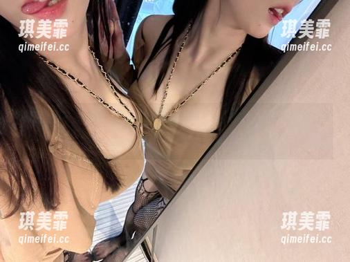 微密圈 - 小玉吃果冻的高清套图：这才是真正的神仙画风，心里默默祈祷我别流鼻血。