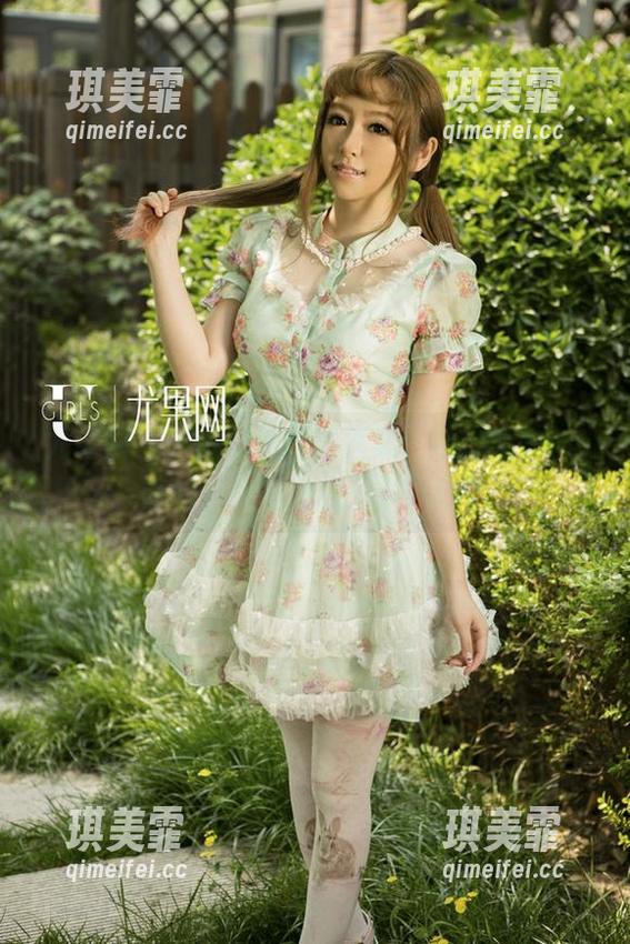 尤果网-研依 尤果网 - 研依的最新写真集:婚纱大pk,谁的裙摆能掀起更多八卦?