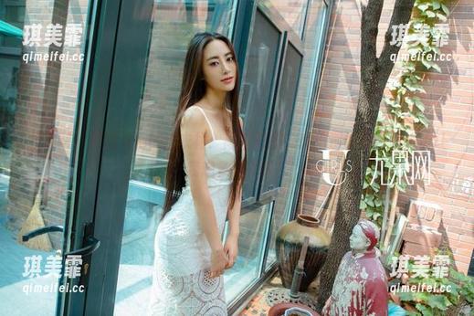 尤果网-贝拉 尤果网 - 贝拉与她的连衣裙:高清原图,瞧她那优雅姿态,真让我想多看几眼...