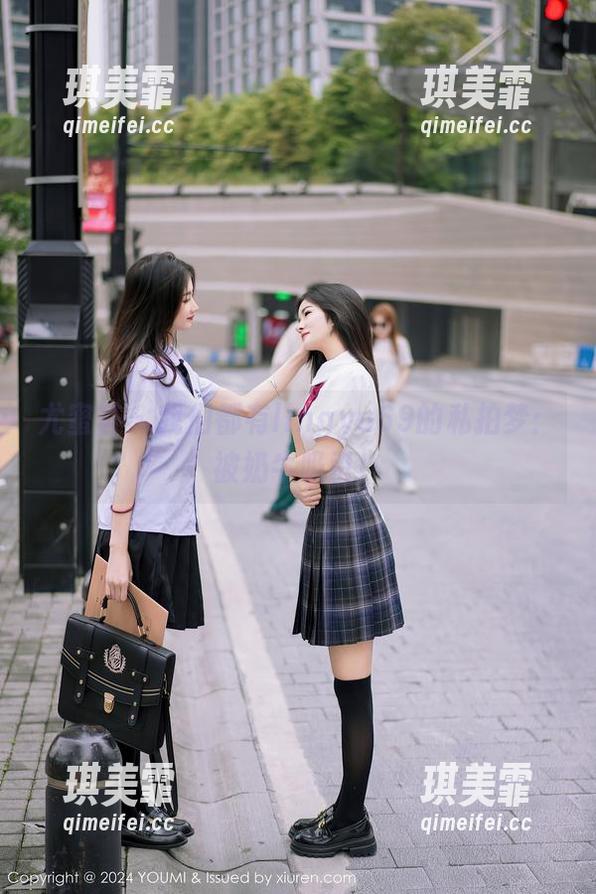 尤蜜荟-lingyu69 尤蜜荟 - 我们都有lingyu69的私拍梦:被奶牛吸引!