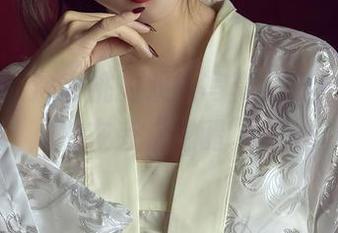 尤蜜荟 – 沈蜜桃的双人写真，摄影师默默在旁“吃醋”