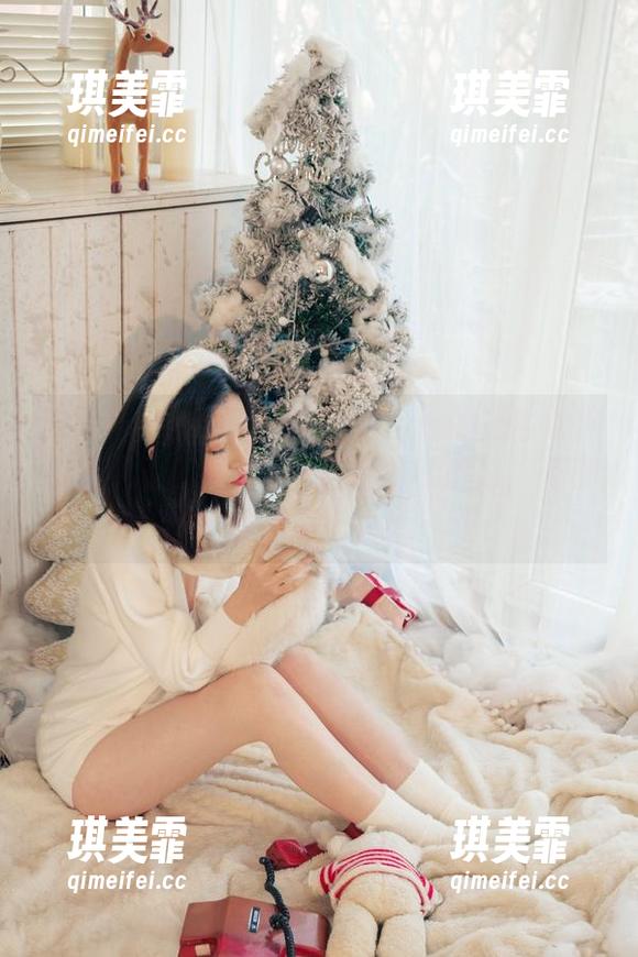 年年Nnian 无圣光?别逗了!年年Nnian的奶牛女仆装图集里反而多了一份别样的魔力,简直有点不正经!