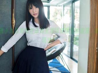 推女郎 – 看小九九如何在泳池里演绎套图里的浪漫，或者只是一场戏？