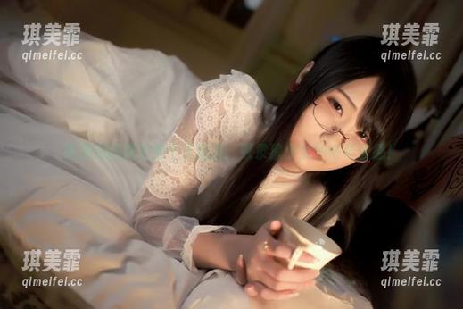 晓美妈的照片是个无底洞：奴隶狼少女的好奇快感！