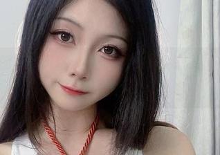 末夜787的不羁风格：最新黑色漆皮兔女郎cos，谁能抵挡住呢？