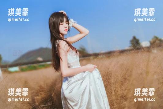桜桃喵 这张桜桃喵毛衣写真,透着几分慵懒,有点懵懂但又吸引眼球