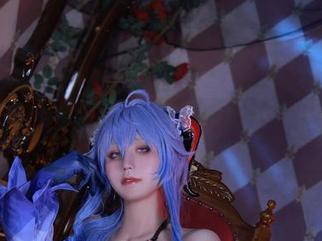桜满三时的魅魔甘雨写真集：下载后，你可能会喃喃自语哦！