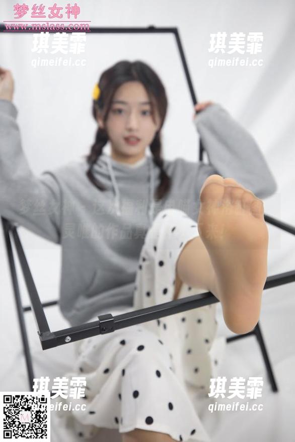 梦丝女神 - 这次福利是电喵女神浴缸图，灵唯的作品真是停不下来！