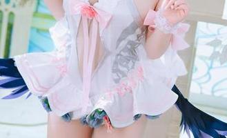 黑色礼服+樱井小莜=高清作品不愧是“万中无一”！这美图，我心里默默为她打call。